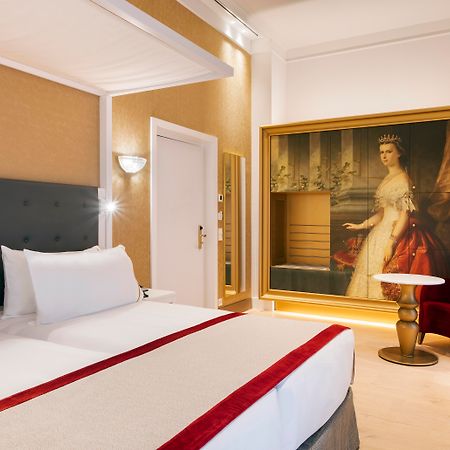 Aurea Ana Palace By Eurostars Hotel Company بودابست المظهر الخارجي الصورة A room at the hotel
