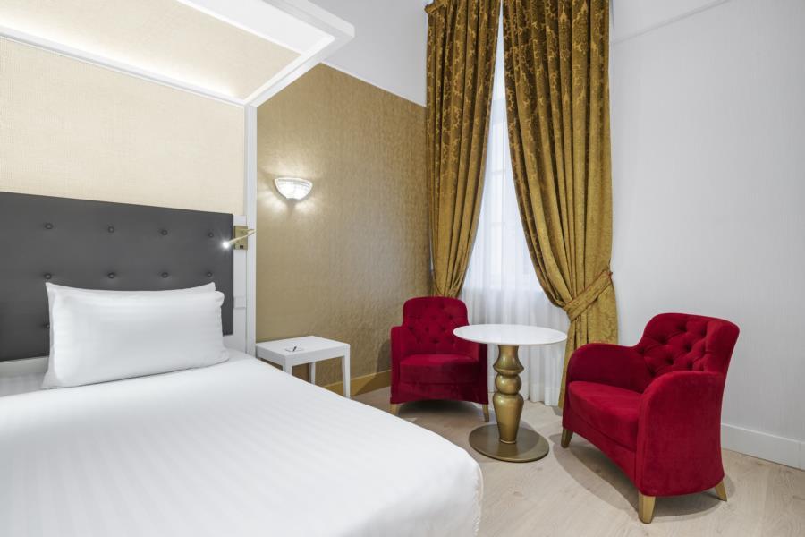 Aurea Ana Palace By Eurostars Hotel Company بودابست المظهر الخارجي الصورة A room at the hotel