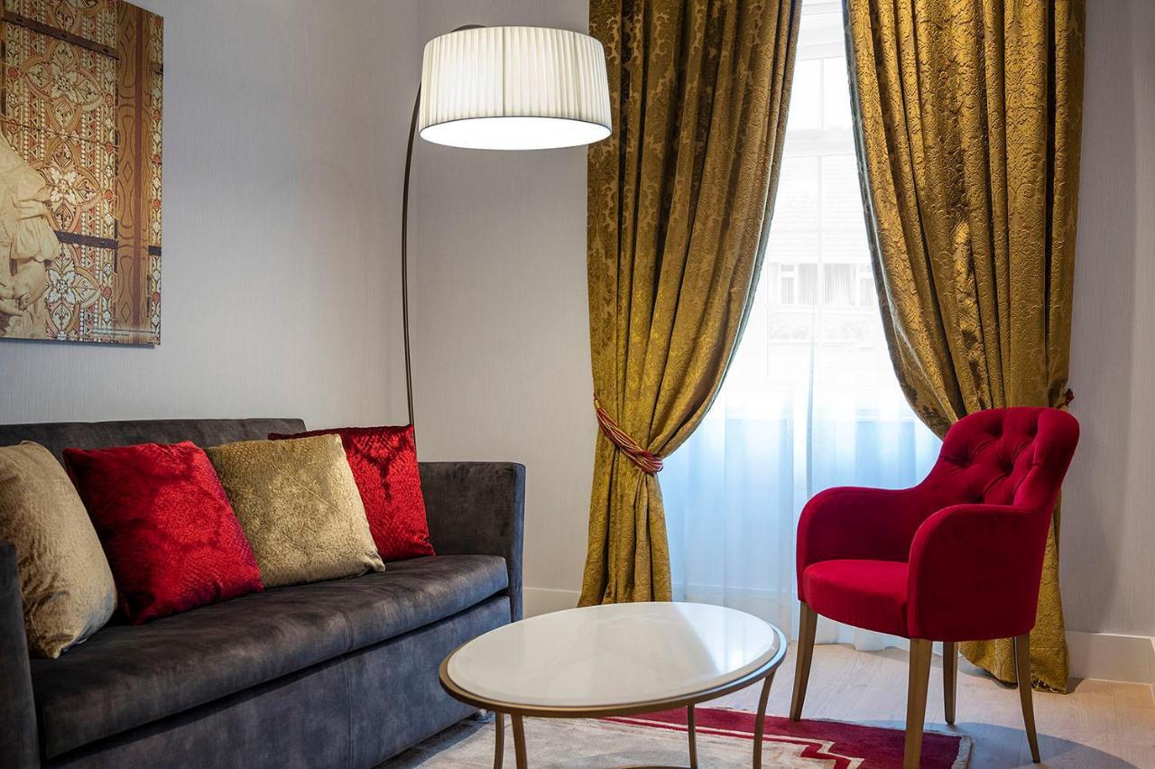 Aurea Ana Palace By Eurostars Hotel Company بودابست المظهر الخارجي الصورة A floor lamp