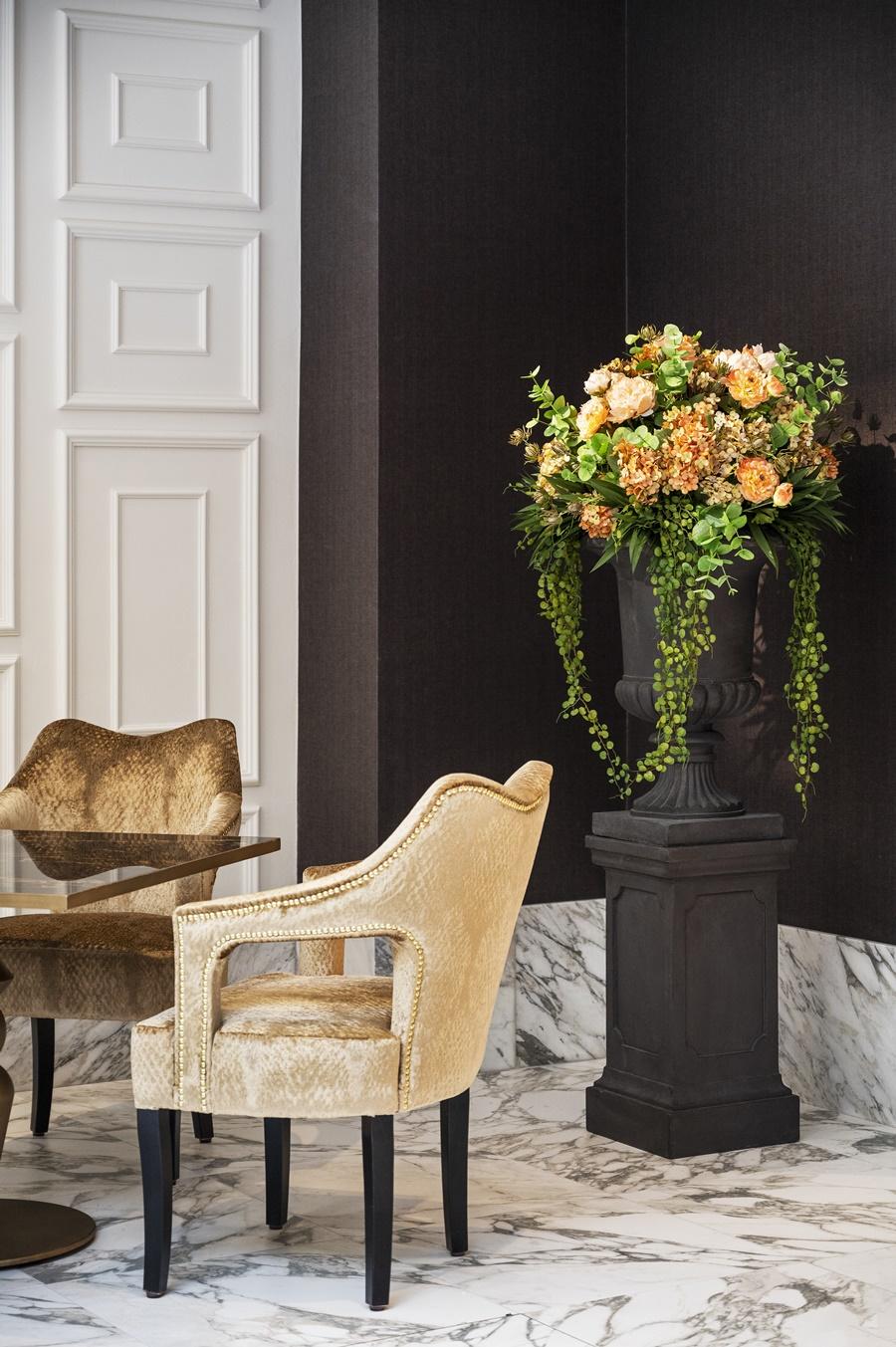 Aurea Ana Palace By Eurostars Hotel Company بودابست المظهر الخارجي الصورة A flower arrangement by the artist