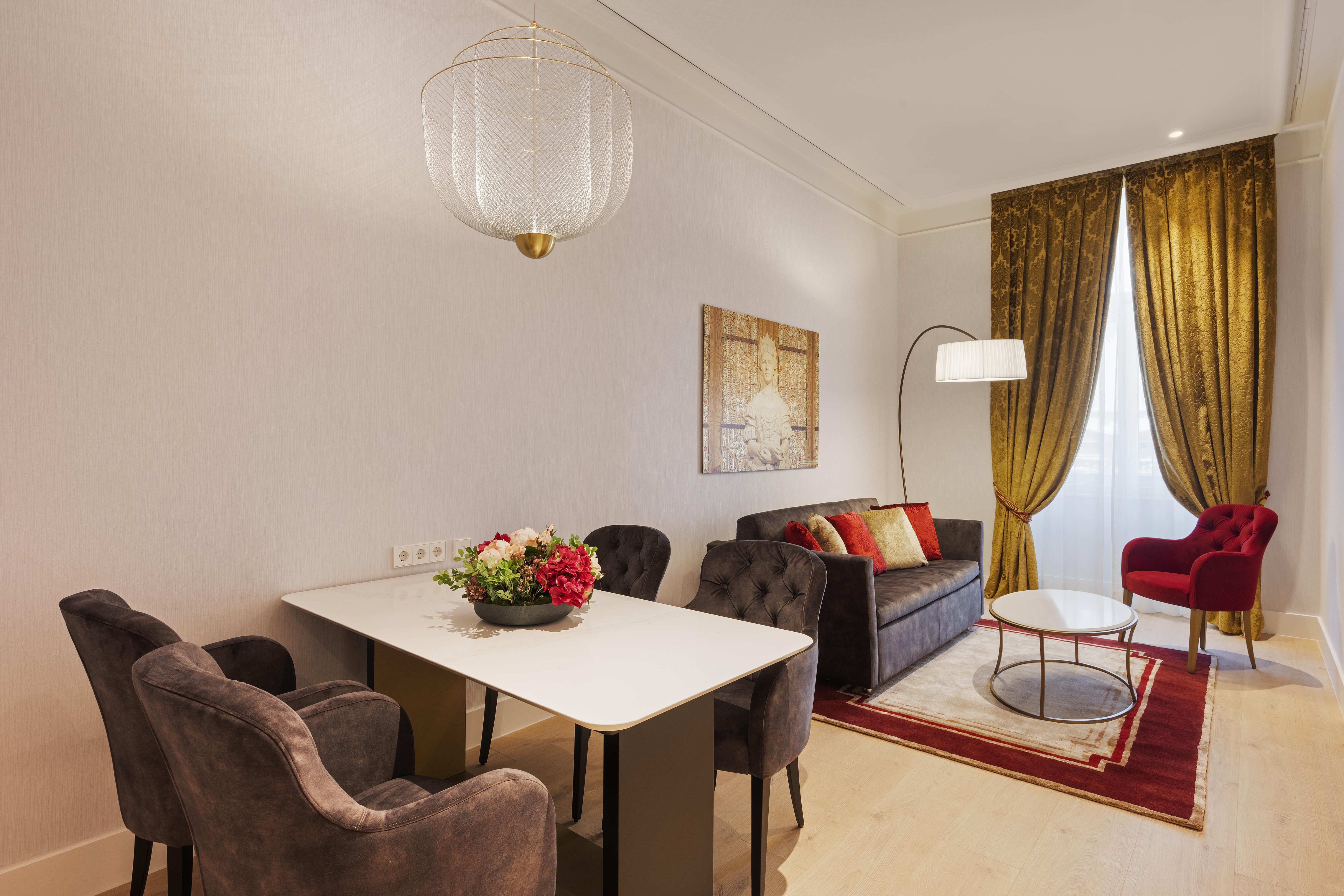 Aurea Ana Palace By Eurostars Hotel Company بودابست المظهر الخارجي الصورة A suite at the hotel