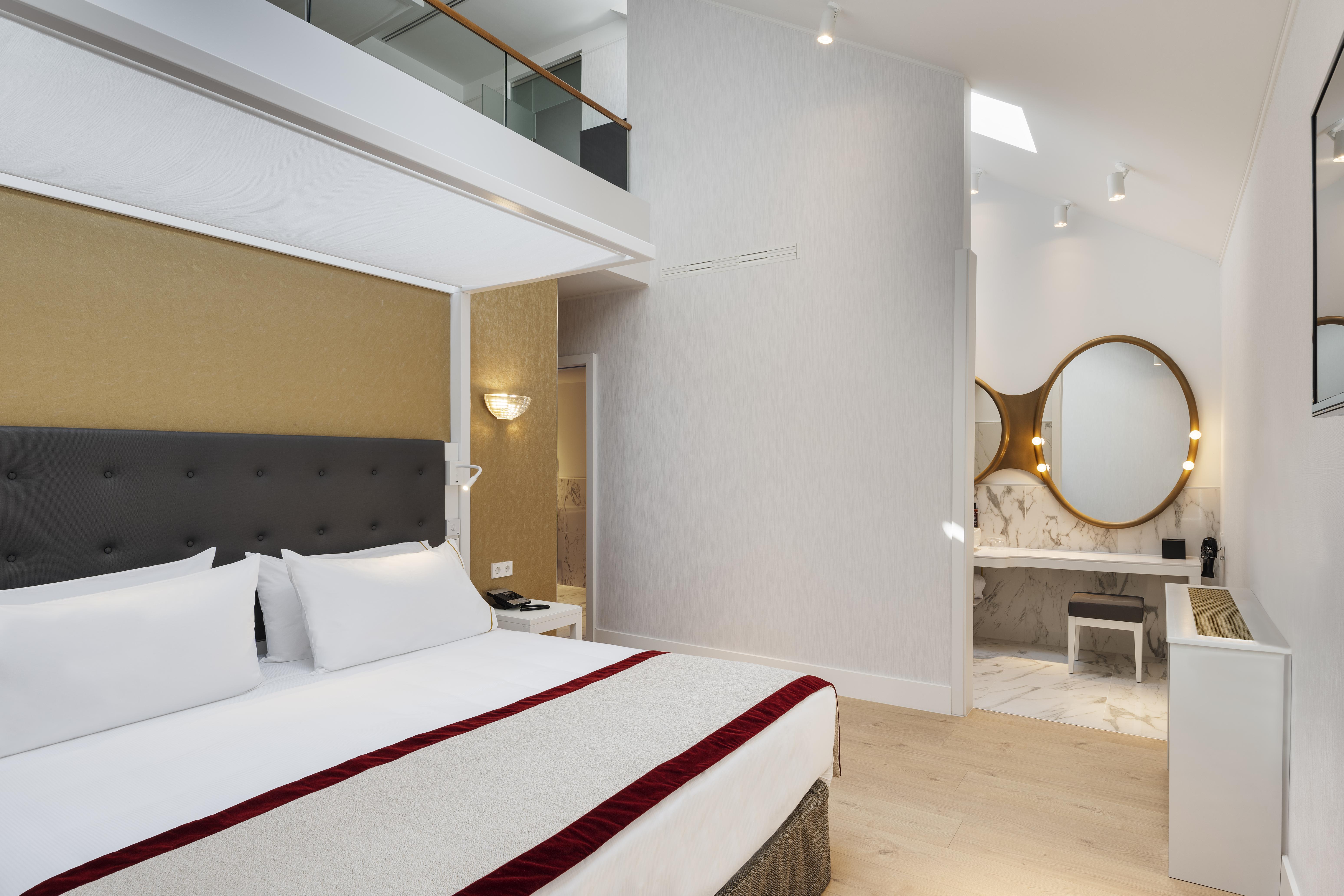Aurea Ana Palace By Eurostars Hotel Company بودابست المظهر الخارجي الصورة A room at the hotel