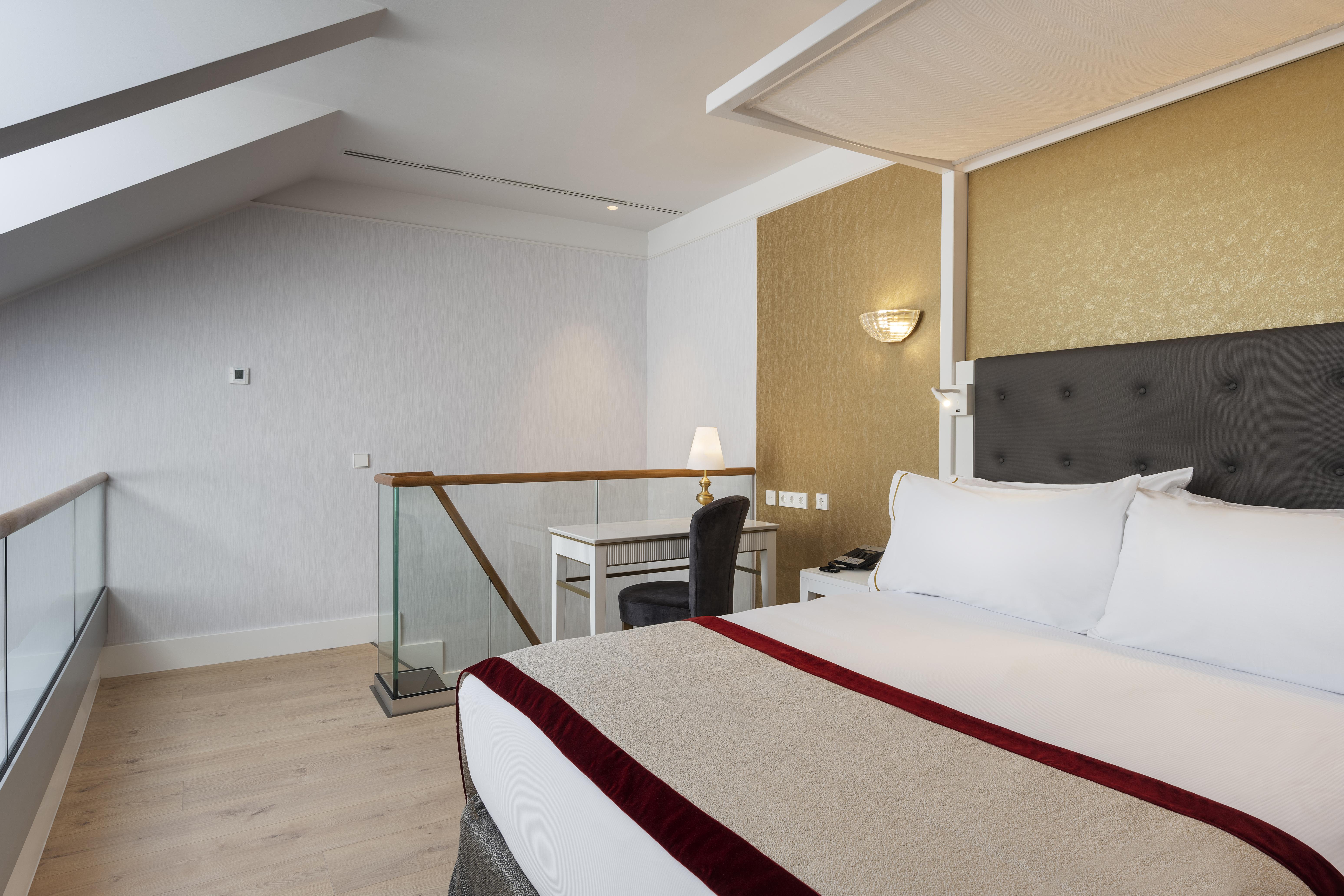 Aurea Ana Palace By Eurostars Hotel Company بودابست المظهر الخارجي الصورة A room at the hotel