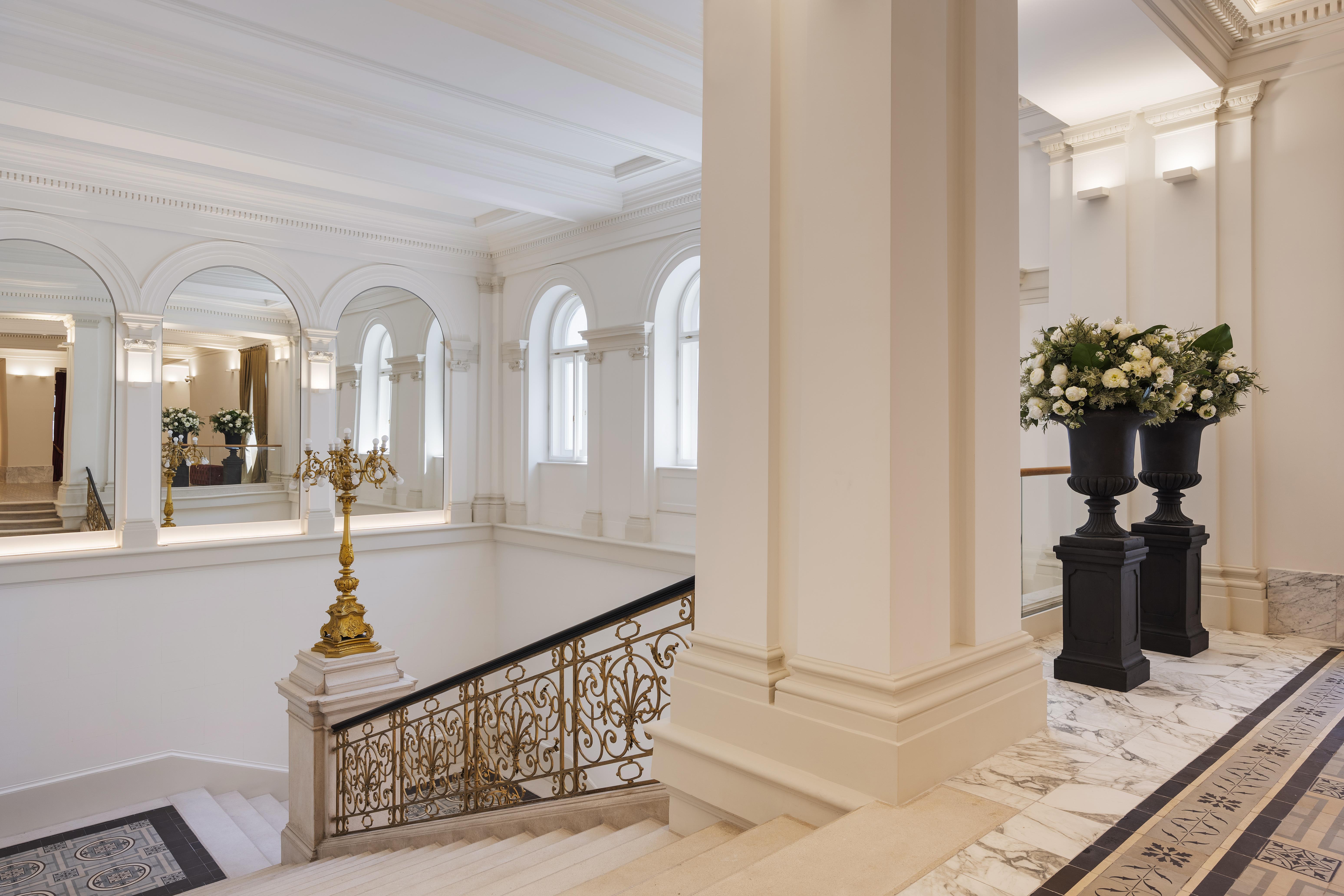 Aurea Ana Palace By Eurostars Hotel Company بودابست المظهر الخارجي الصورة The hotel's lobby