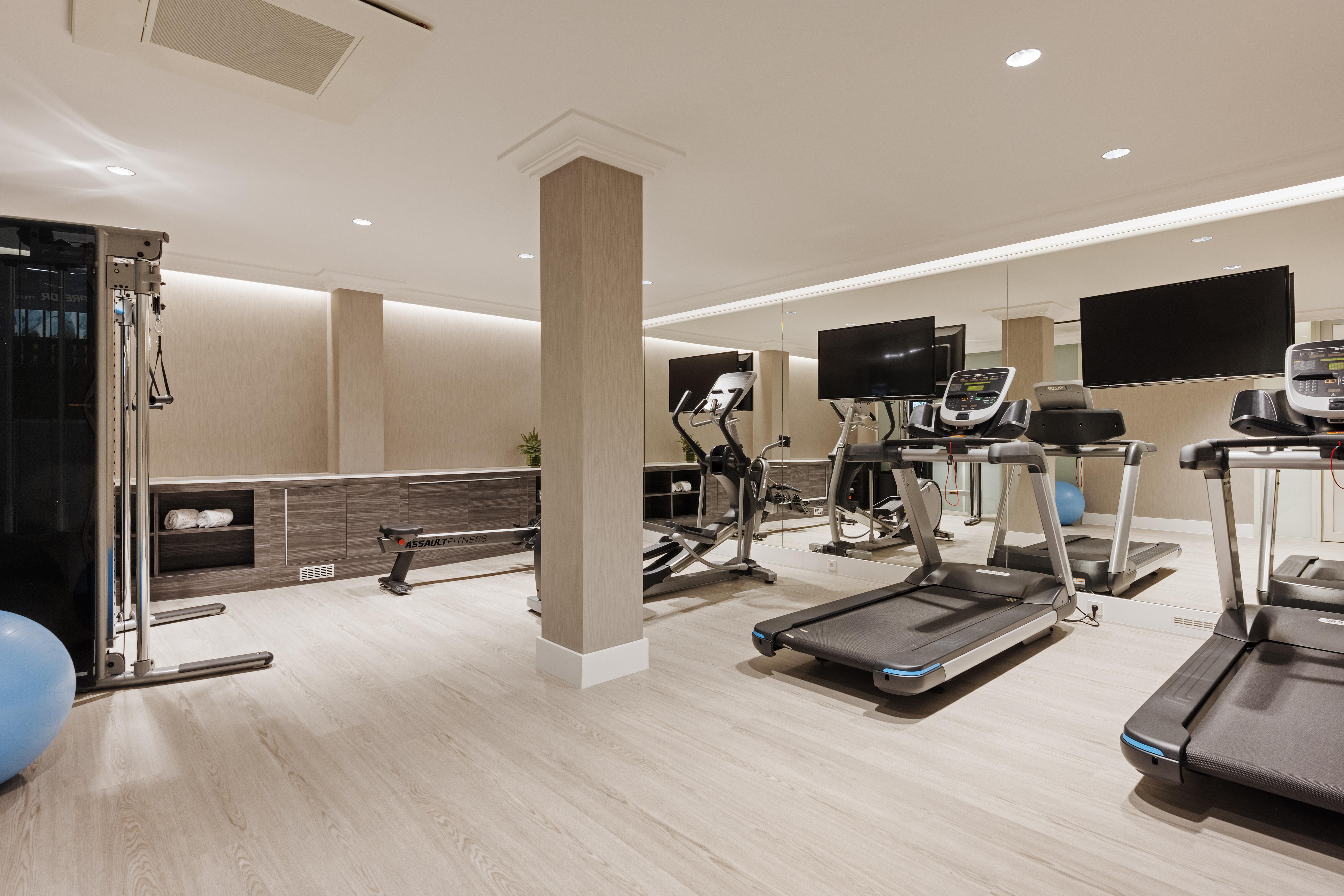 Aurea Ana Palace By Eurostars Hotel Company بودابست المظهر الخارجي الصورة The gym at The Ivy Collection