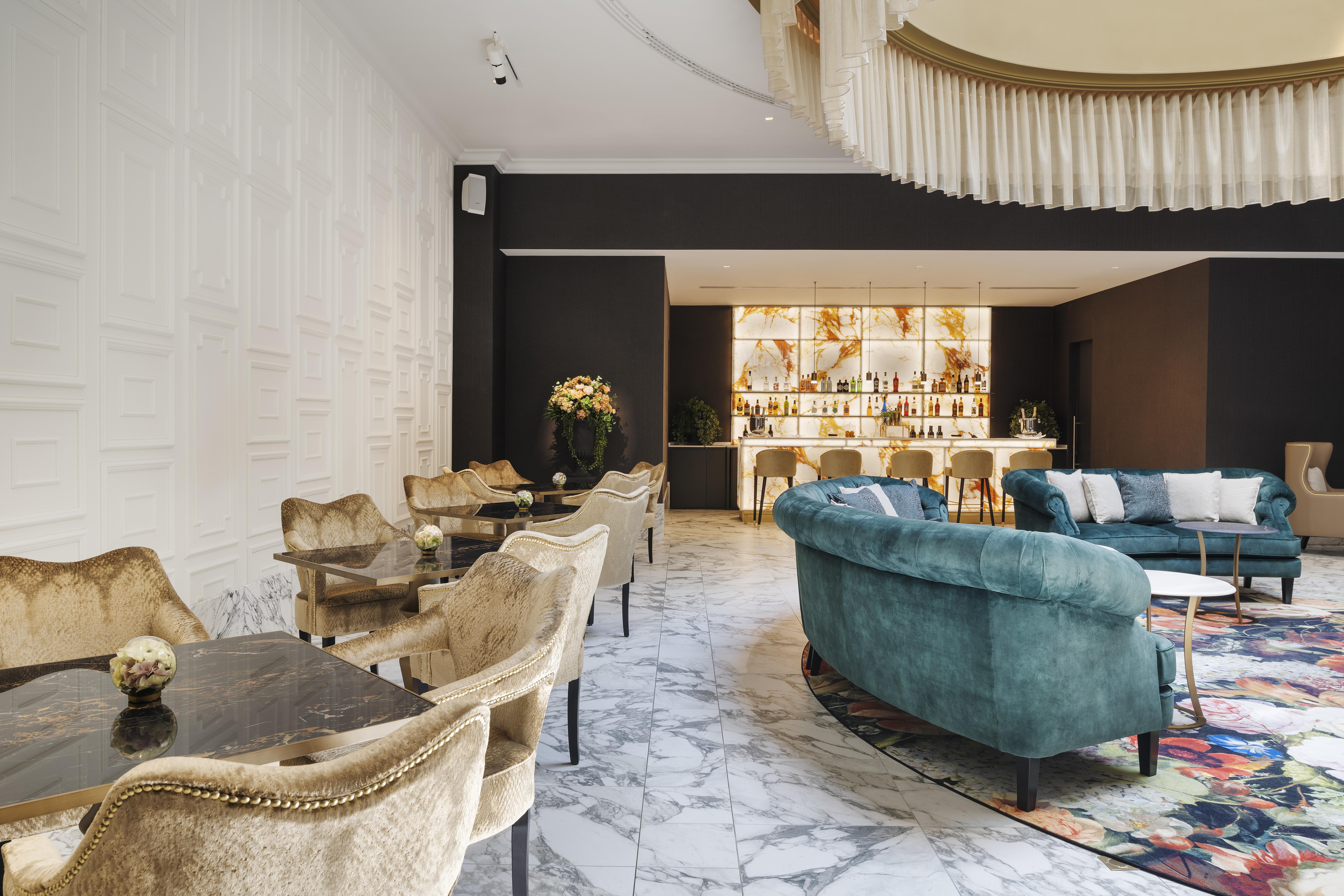 Aurea Ana Palace By Eurostars Hotel Company بودابست المظهر الخارجي الصورة The bar at the 2018 London Design Festival