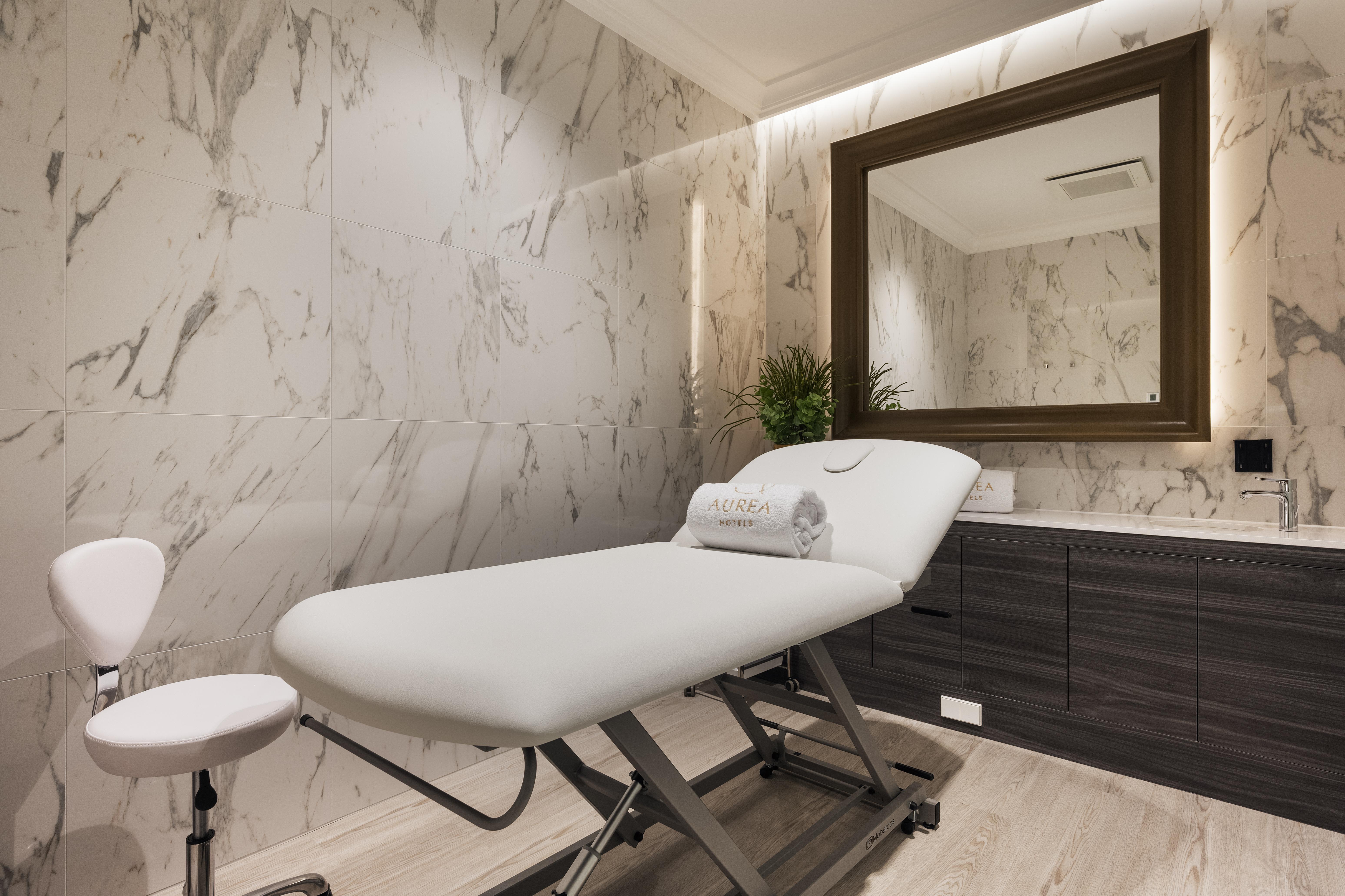 Aurea Ana Palace By Eurostars Hotel Company بودابست المظهر الخارجي الصورة Treatment room at The Dorchester, London