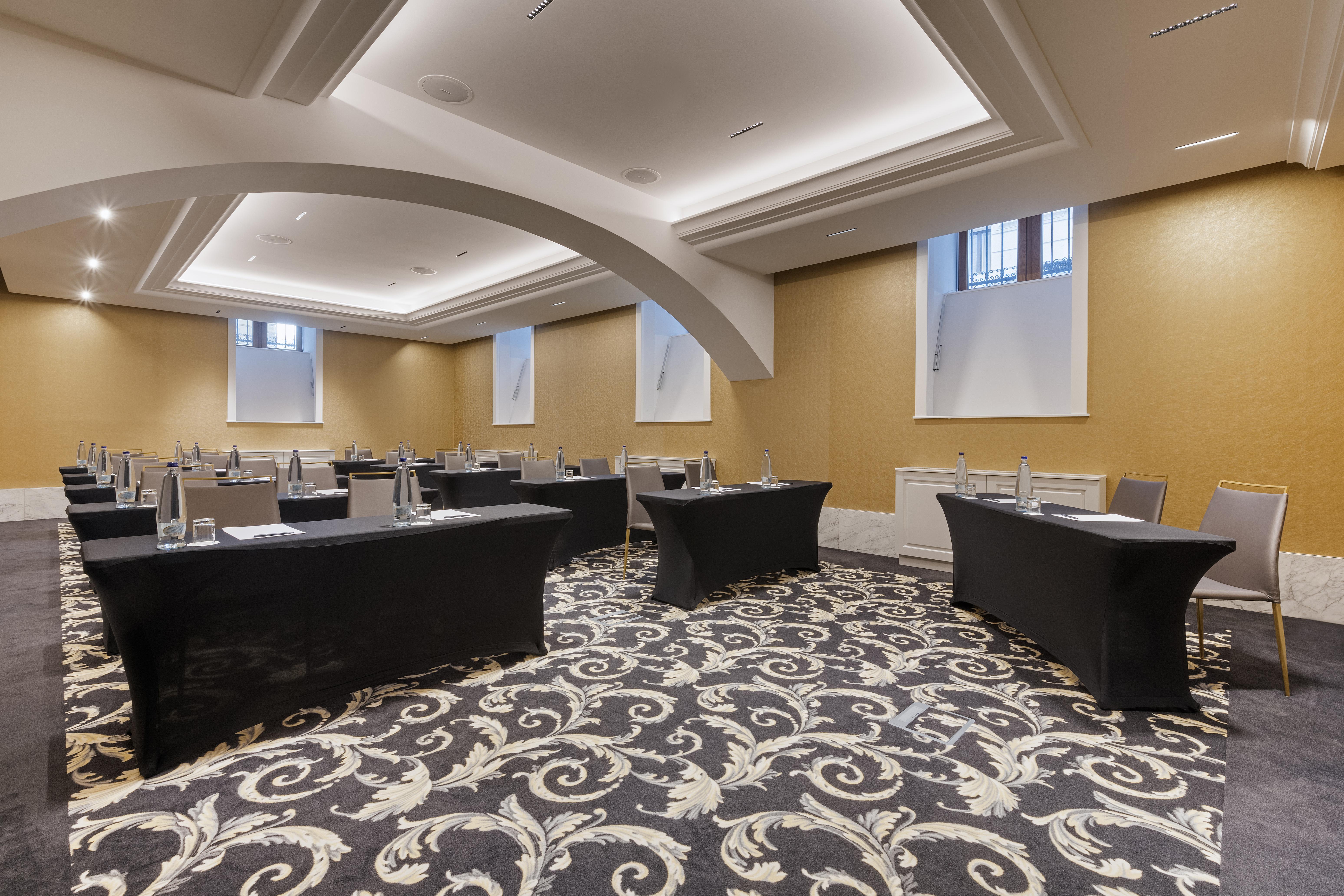 Aurea Ana Palace By Eurostars Hotel Company بودابست المظهر الخارجي الصورة The ballroom at the hotel
