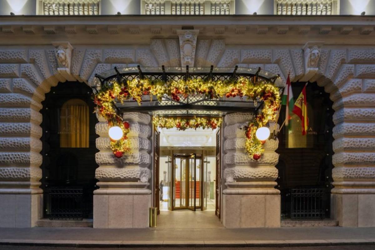 Aurea Ana Palace By Eurostars Hotel Company بودابست المظهر الخارجي الصورة The entrance to the hotel