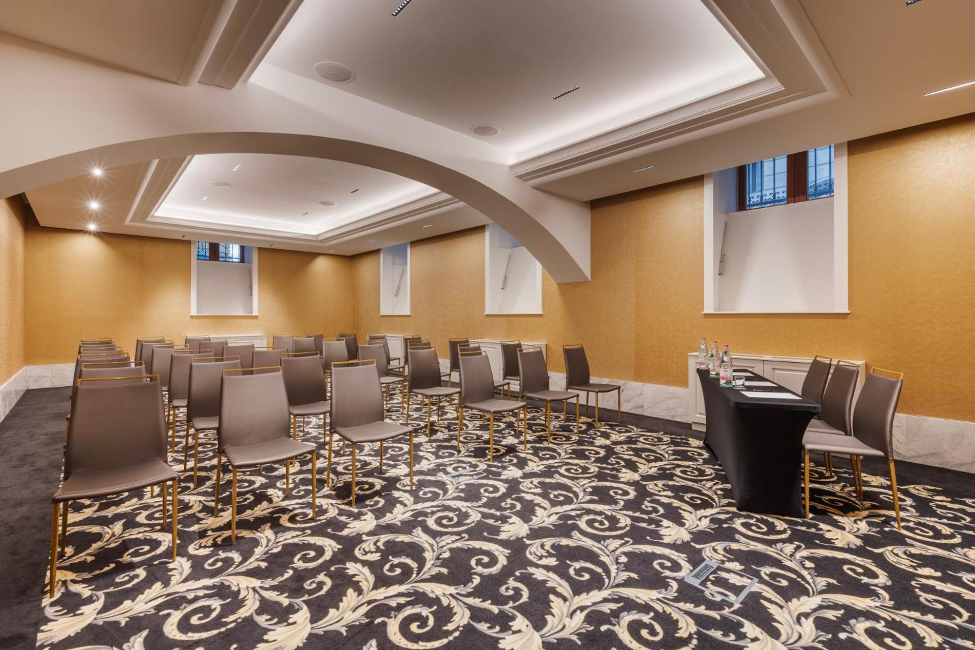 Aurea Ana Palace By Eurostars Hotel Company بودابست المظهر الخارجي الصورة The ballroom at the hotel